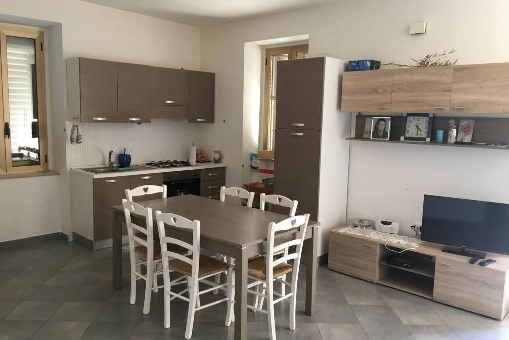 Casa A Montebello Di Bertona Con Vista Gran Sassoヴィラ エクステリア 写真