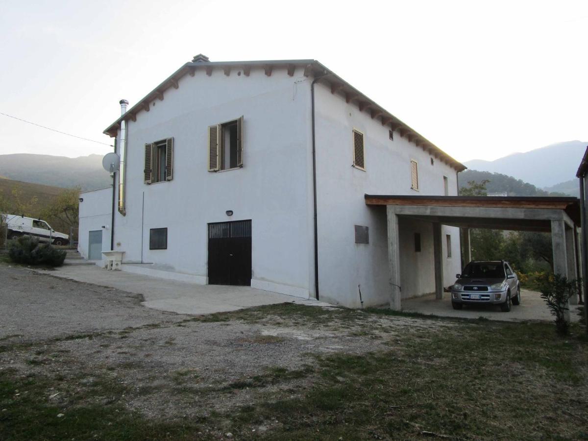 Casa A Montebello Di Bertona Con Vista Gran Sassoヴィラ エクステリア 写真